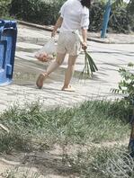 小区偶遇买菜骚逼，大屁股2