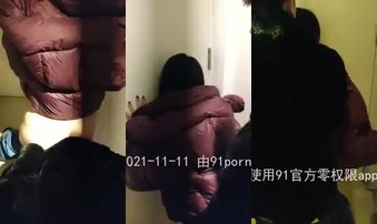 爱妻与单男酒店楼梯间