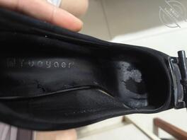 同事老婆的骚鞋跟丝袜，偷偷拿回家撸1