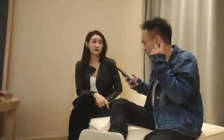 高端大气品质美女被爆操，最后说受不了了