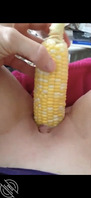 给大家表演一个 白虎一口吞玉米  视频在评论区哦 已成年1