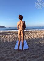 就喜欢把逼露出来---小姐姐超大胆，海边沙滩全裸露出，最后一张还能看到脸1