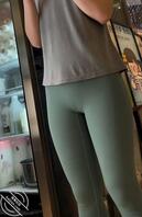 面包店偶遇瑜伽少妇直怼她的肥阴唇拍摄和路上跟拍超性感短裙肥臀骚逼2