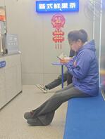街拍，骚货的大屁股怎么样？0
