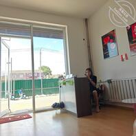 穿上高跟鞋180的小美女，白色内裤走光，弯腰姿势真想干她啊0