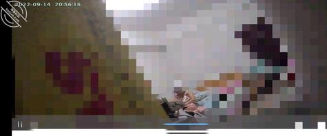 眼睁睁的看着她换上衣服,喷上香水上了陌生人的车,我该怎么办?0