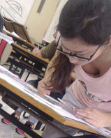 取快递，看到小美女弯腰胸部走光2