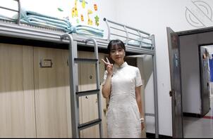 又忽悠了一个嫩妹拍私房，还有点高身材不错，婊子脸