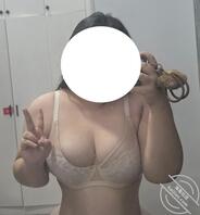 今天是骚奶子专题，在楼道里尝试了一下露出，差点被发现2