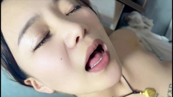 山东烟台夫妻在洗澡的时候性趣来了直接在浴室操上了